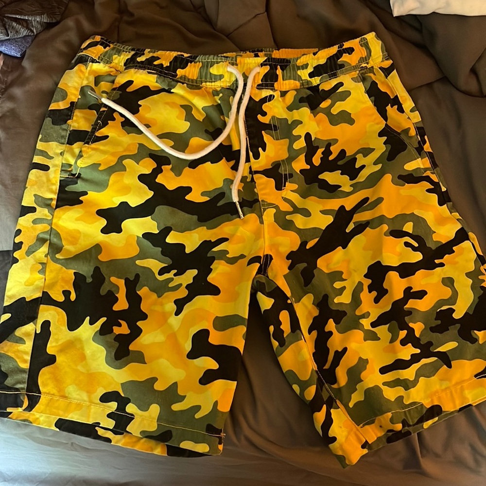 Forever 21 Mens Camo Shorts Small